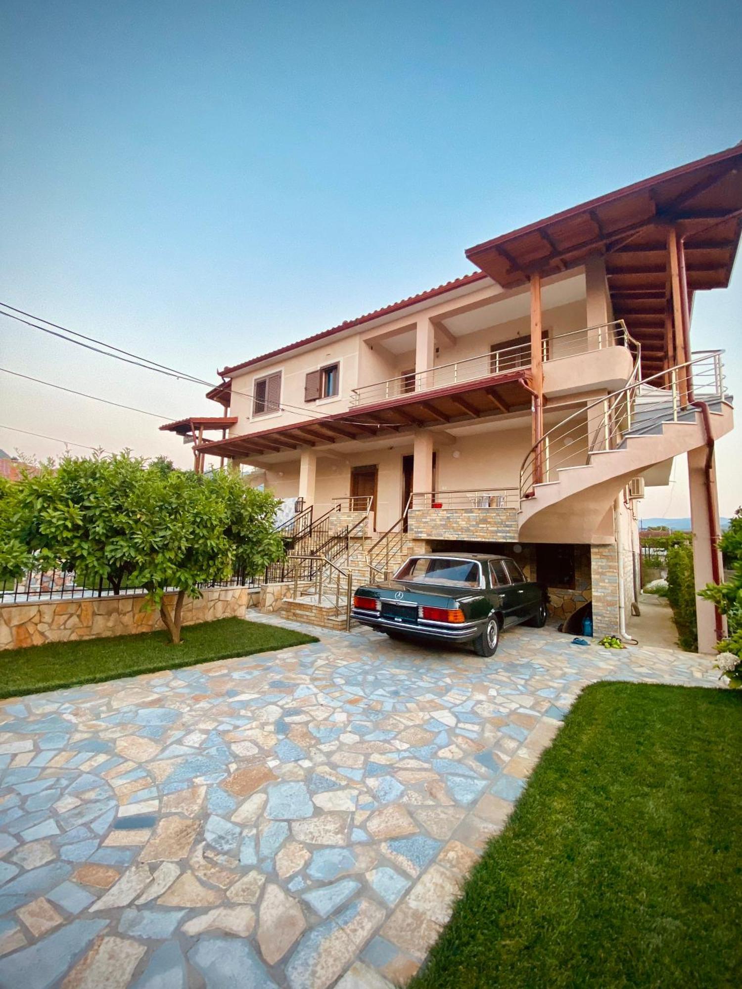 Villa Berat Exteriér fotografie